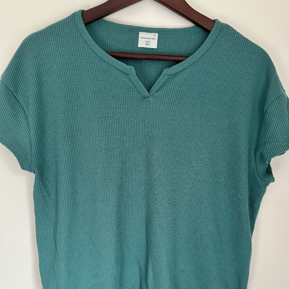 Abercrombie Kids Waffle Short Sleeve Shirt — Size 17/18 - Picture 1 of 5